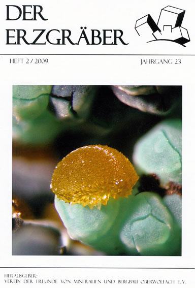 Titelbild: Eulytinkristalle auf Chrysokoll